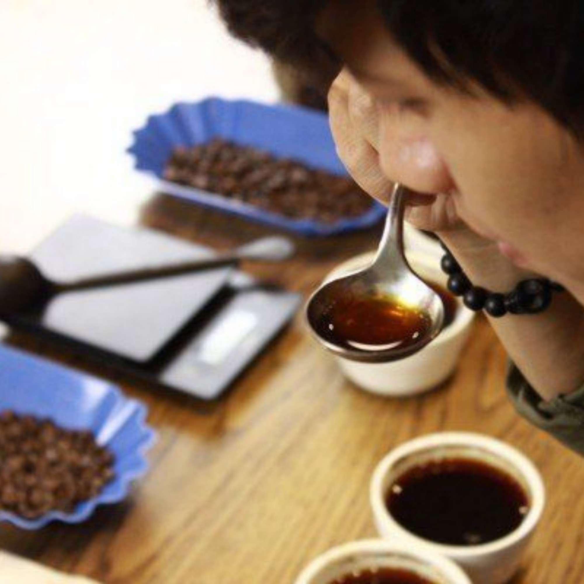 khách hàng phân khúc cà phê specialty đòi hỏi khắt khe về chất lượng mẻ rang